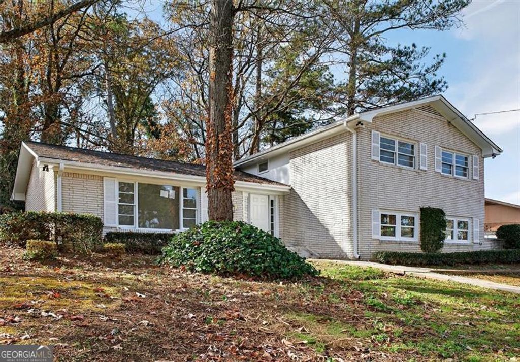 Photo of 440 Larchmont Dr, Atlanta, GA 30318 (MLS # 10650266)