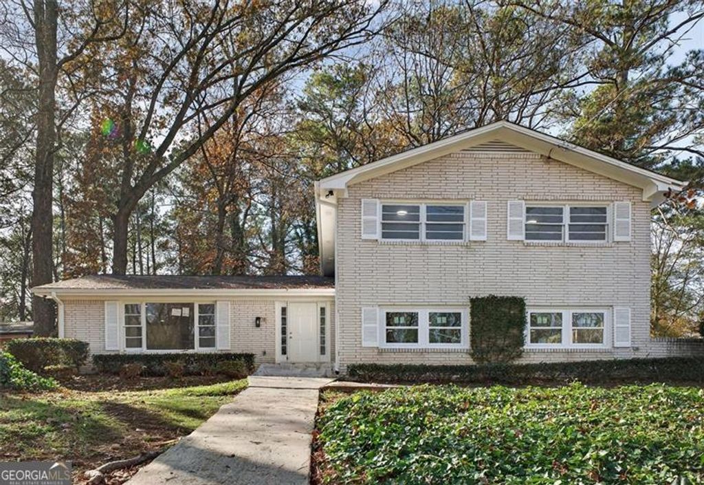 Photo of 440 Larchmont Dr, Atlanta, GA 30318 (MLS # 10650266)