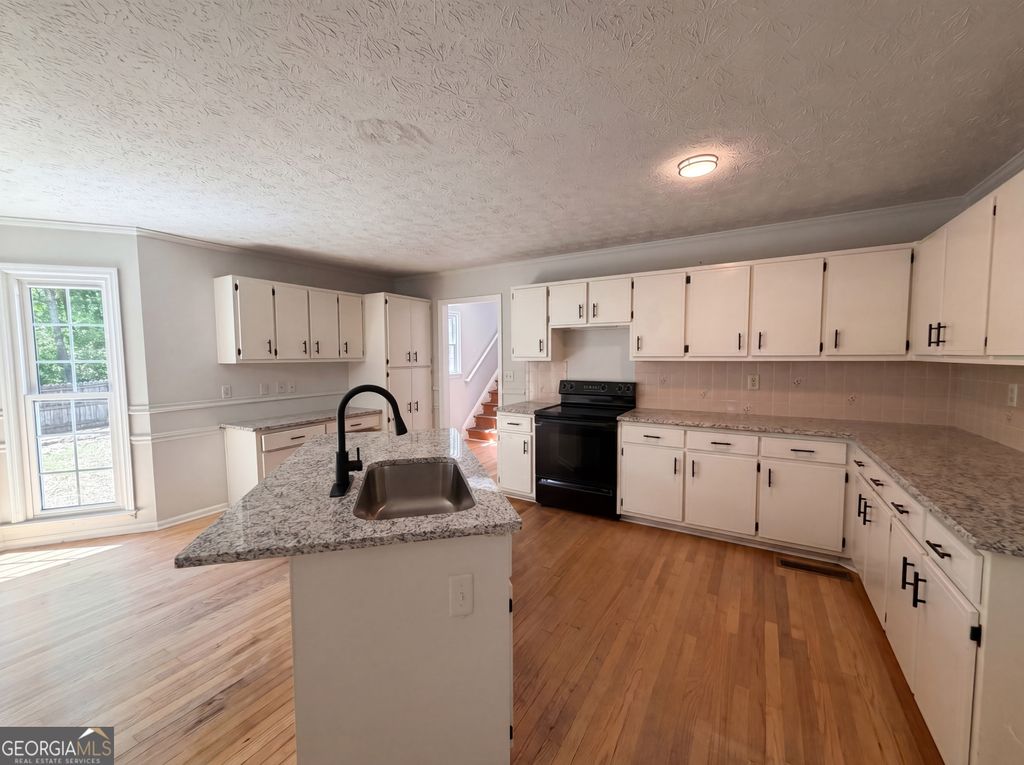 Photo of 1033 Chestnut Hill Circle SW, Marietta, GA 30064 (MLS # 10738036)