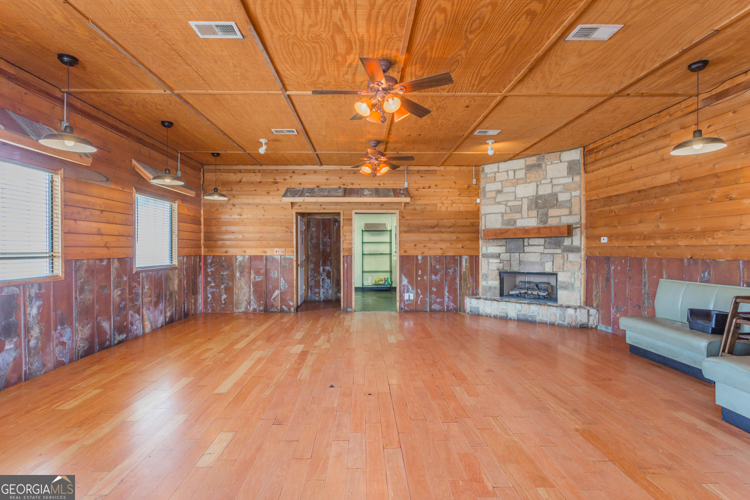 505 W 9th ST