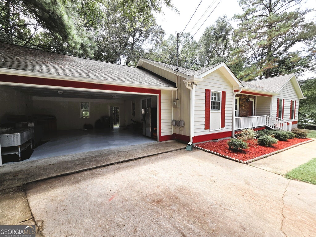 Photo of 104 Cedar Creek Court, Lagrange, GA 30240 (MLS # 10845403)