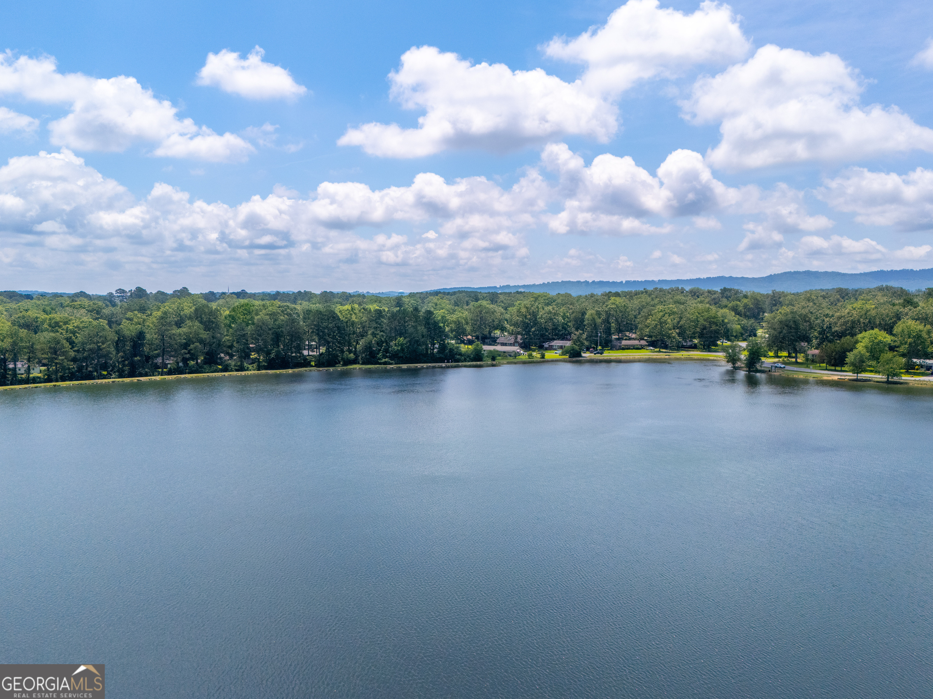 127 Shoreline DR NW