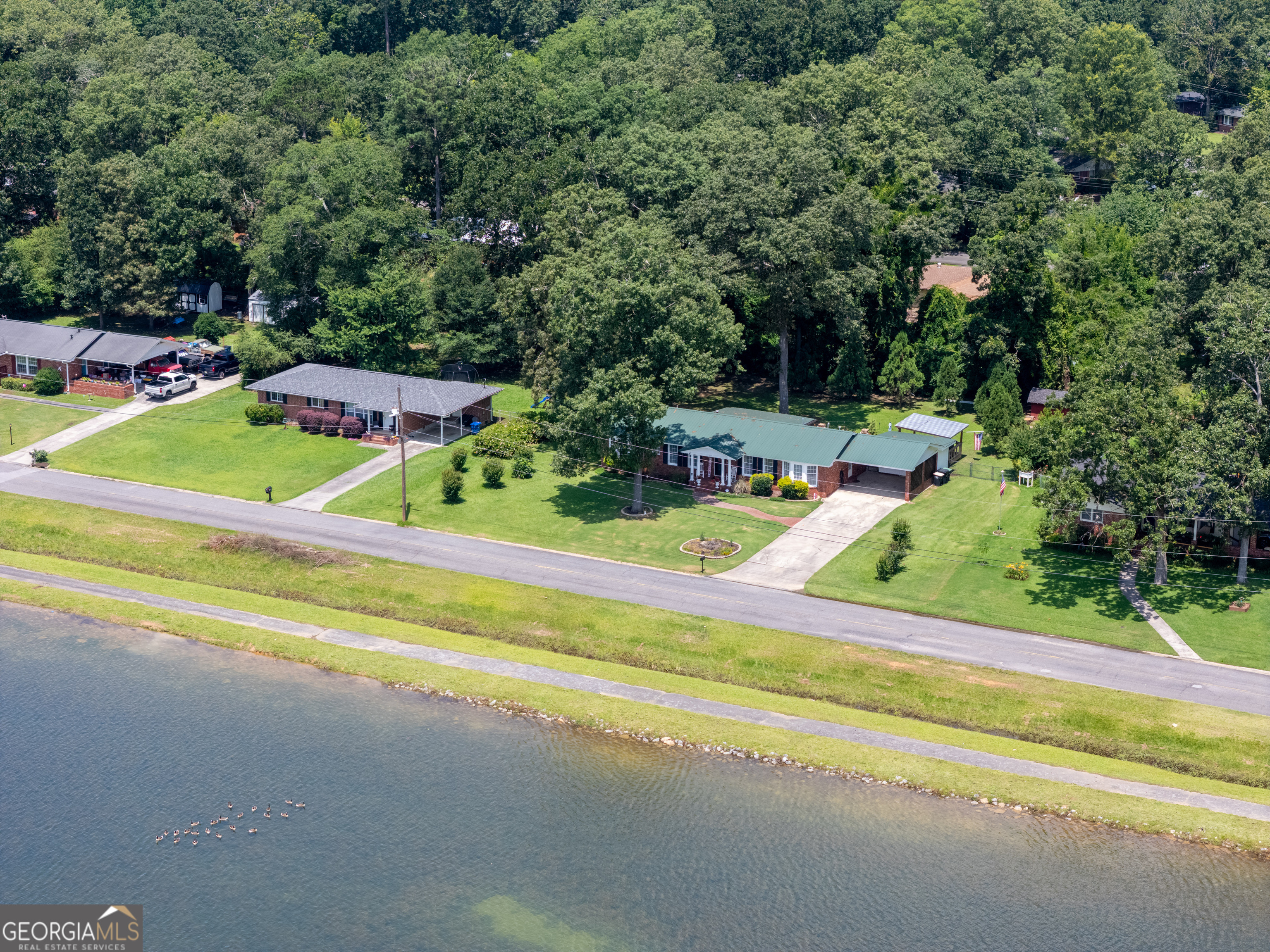 127 Shoreline DR NW