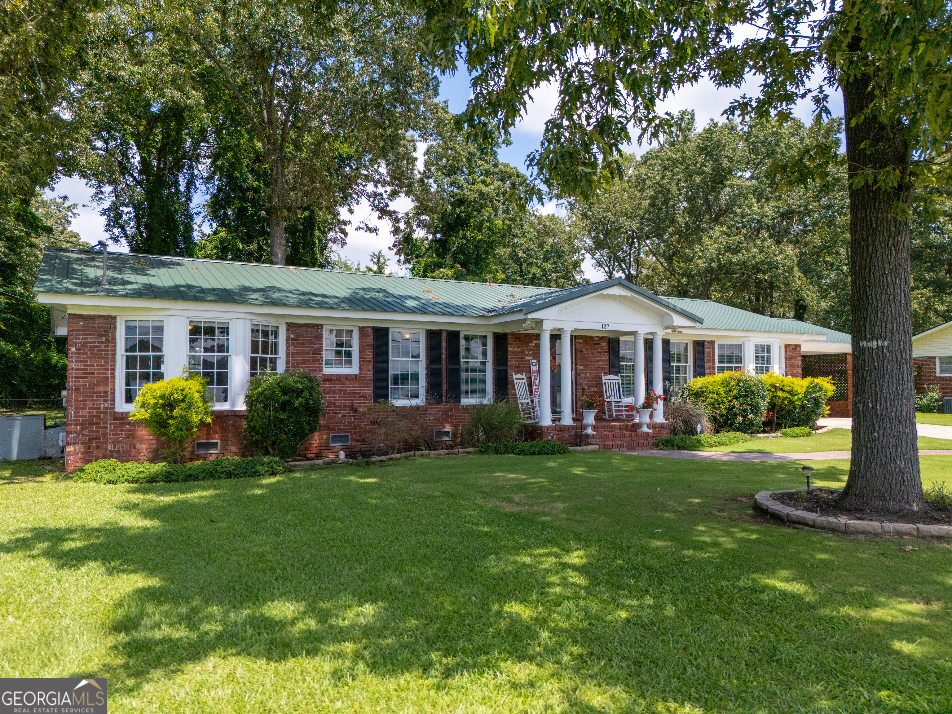 127 Shoreline DR NW