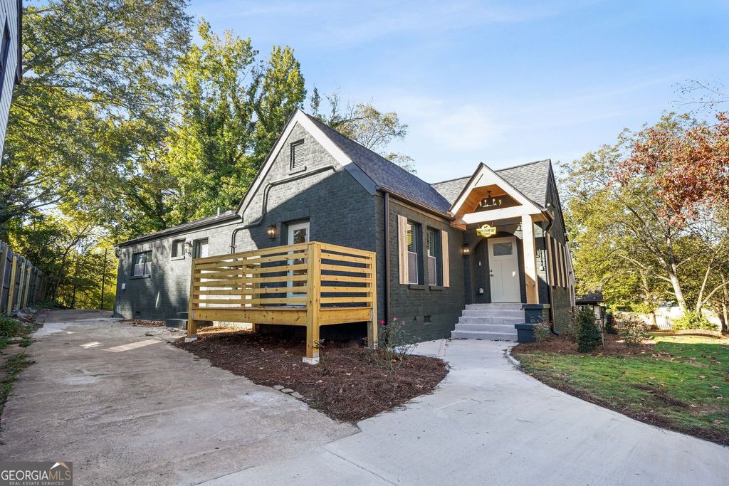 Photo of 1580 Beecher Street SW, Atlanta, GA 30310 (MLS # 10711908)