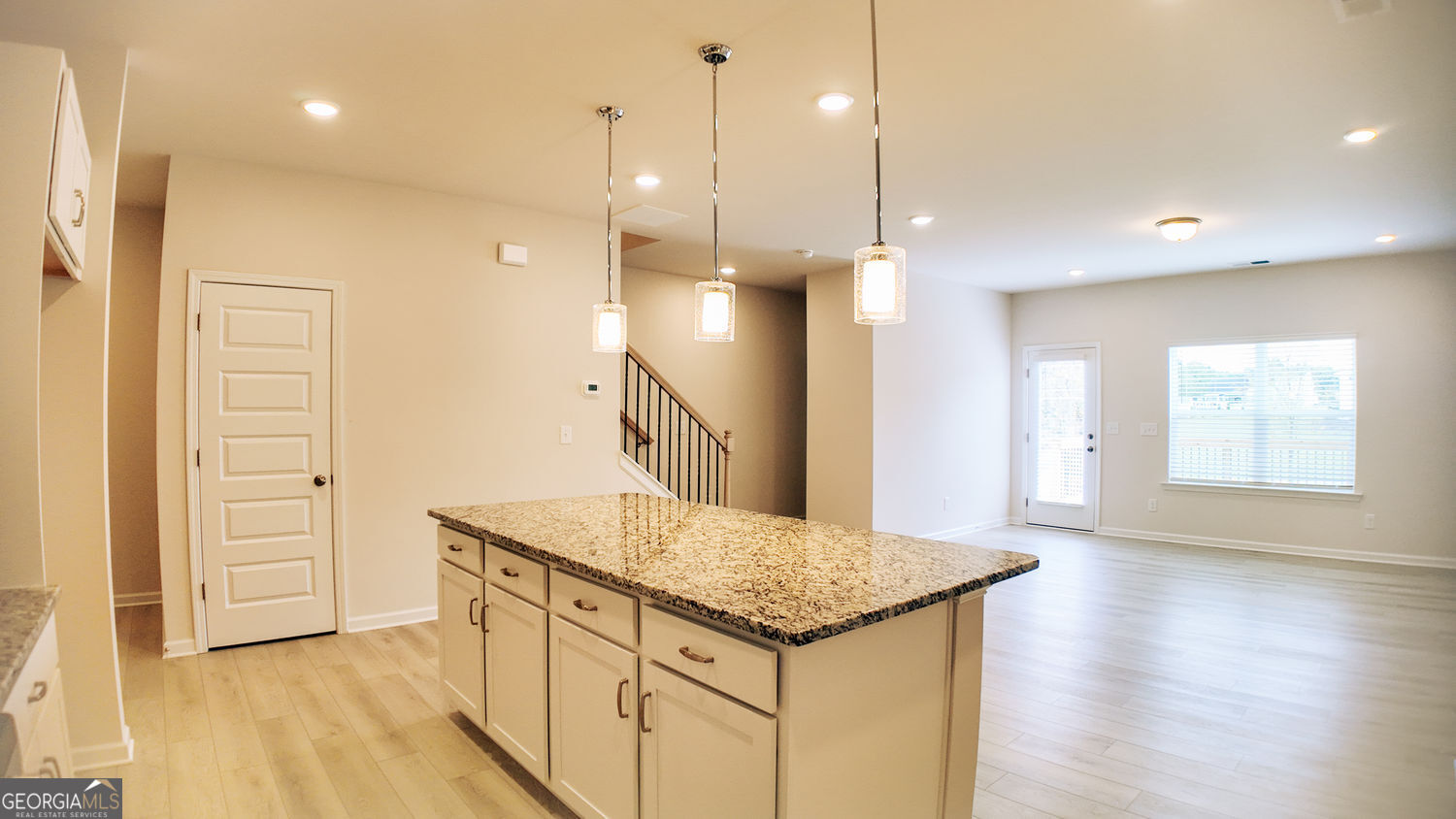 100 Jacobs Farm LN 39