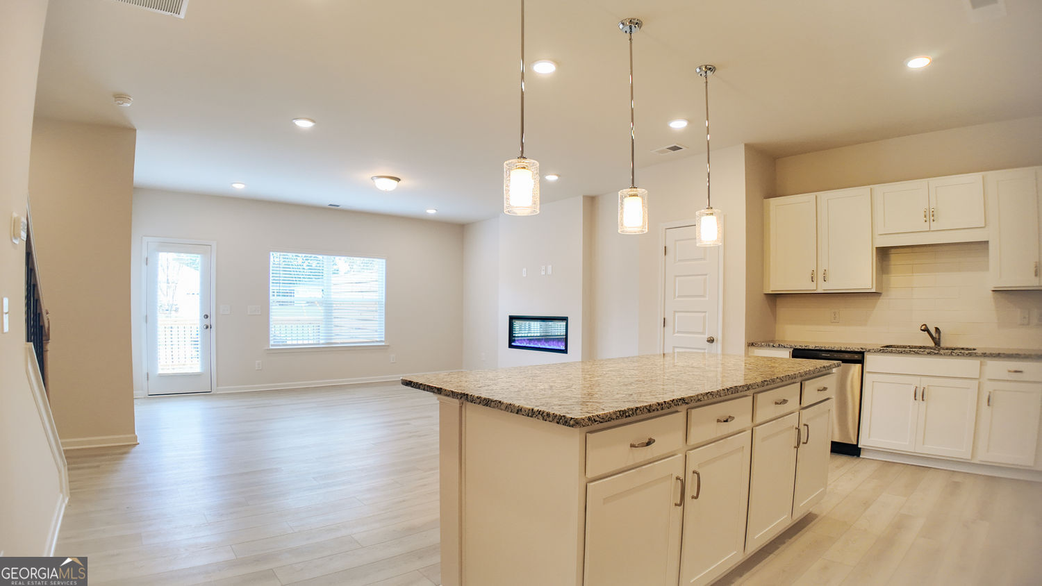 100 Jacobs Farm LN 39