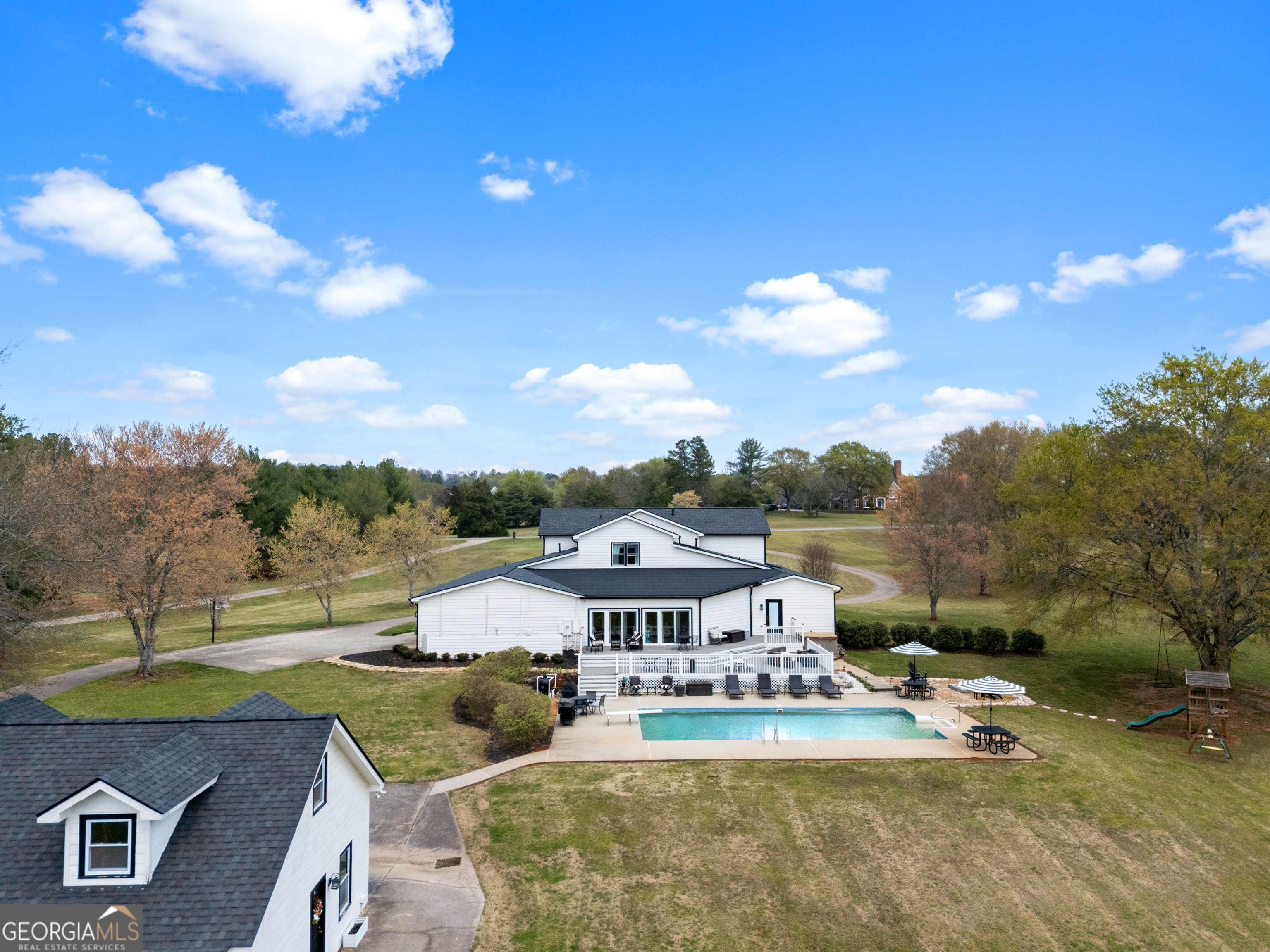 39 Shoals Ferry RD SE