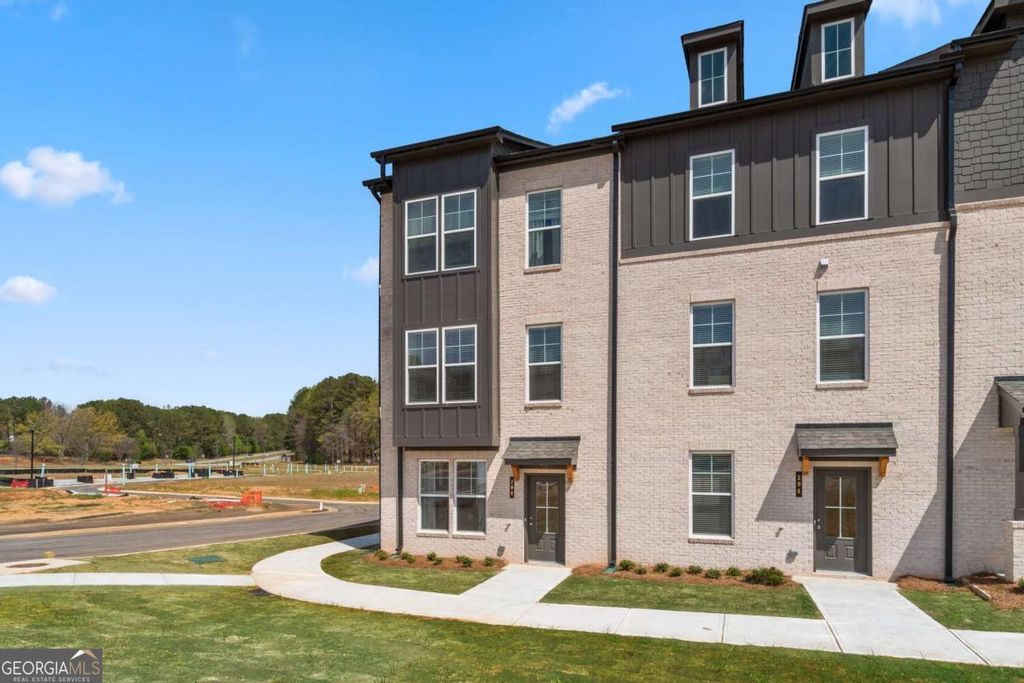 Photo of 1901 Daybreak Lane, Newnan, GA 30265 (MLS # 10680489)