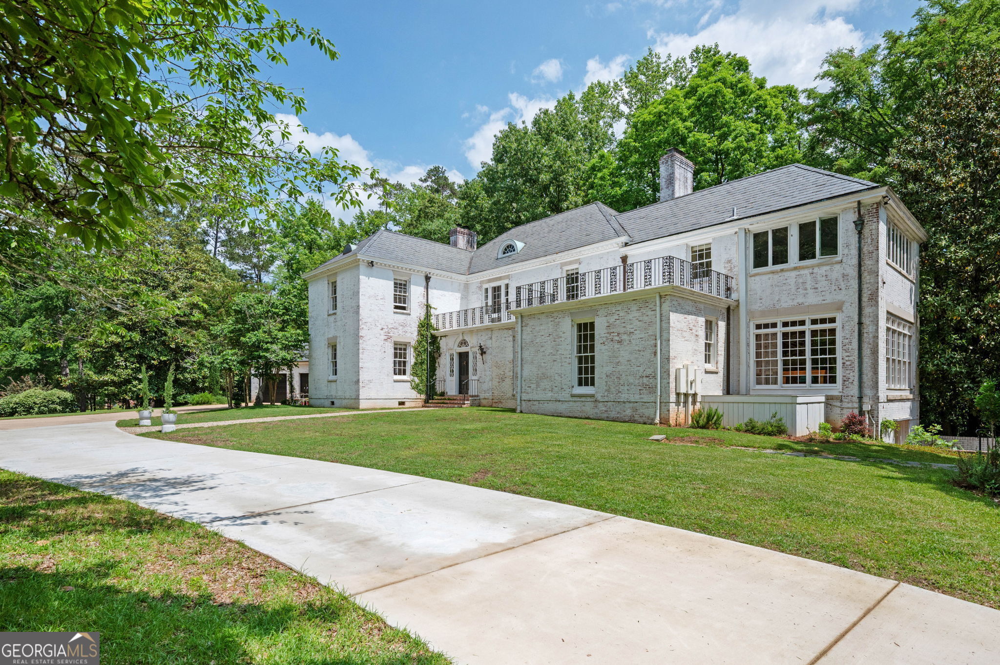 1464 Twin Pines DR