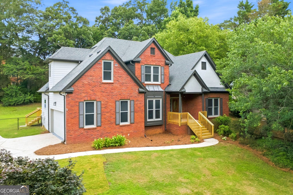 Photo of 3580 Chartwell Boulevard, Suwanee, GA 30024 (MLS # 10850384)