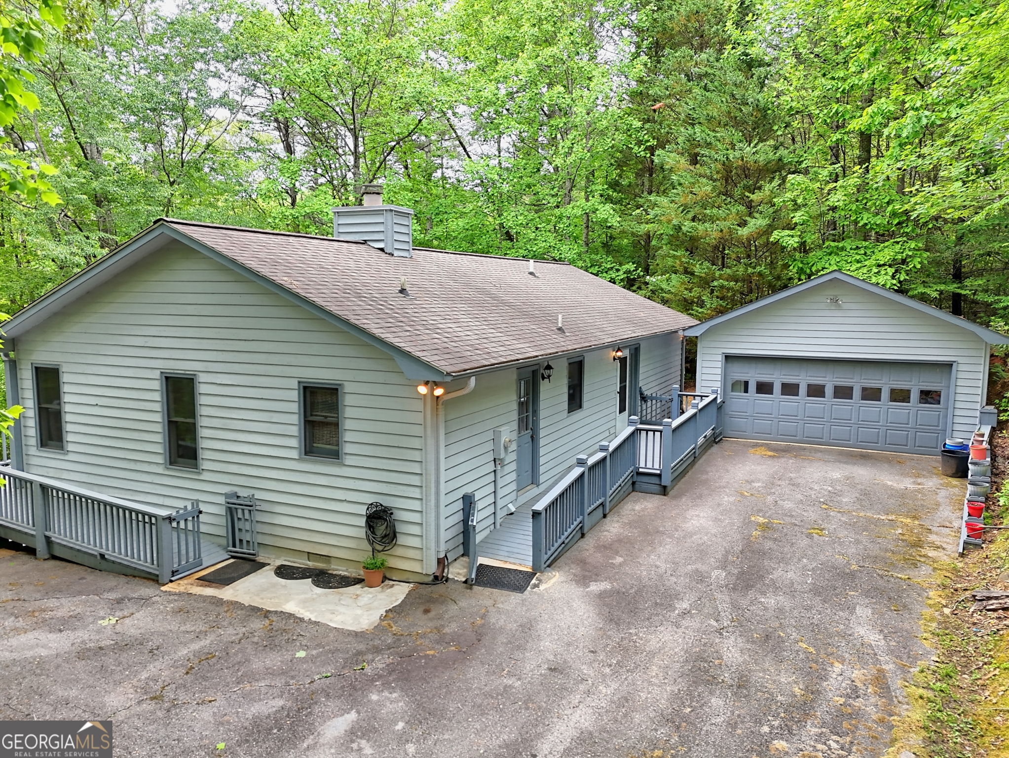 325 Walnut Mountain RD