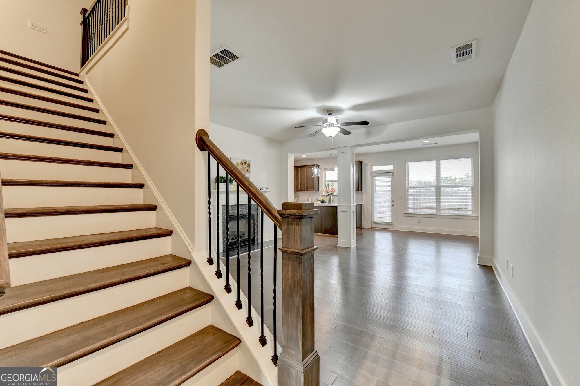 207 N Auburn Landing PL