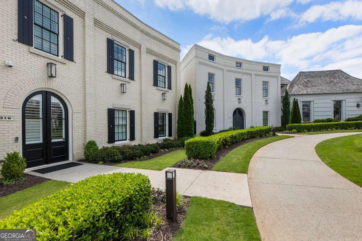 316 S Esplanade