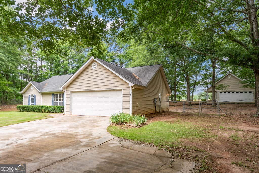 Photo of 209 Garrison Chase, Senoia, GA 30276 (MLS # 10782719)