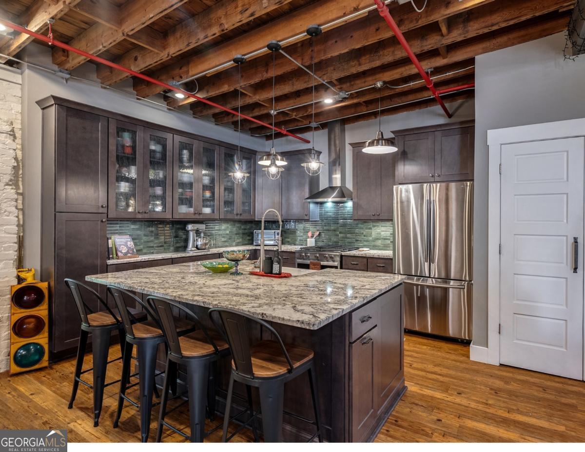 585 White CIR 402