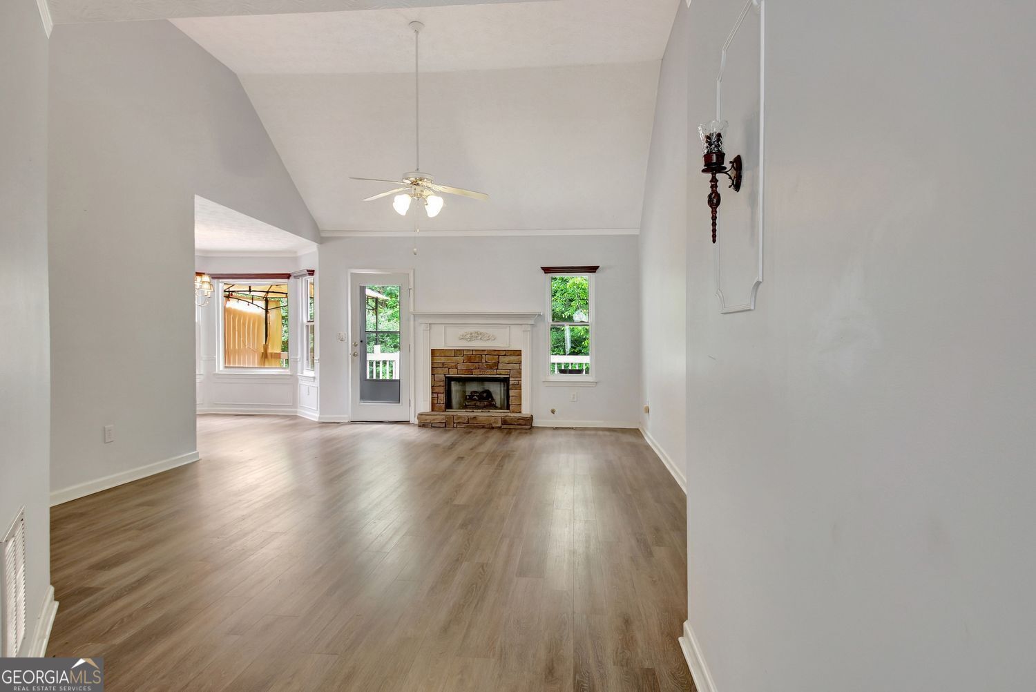 323 Newfield WAY