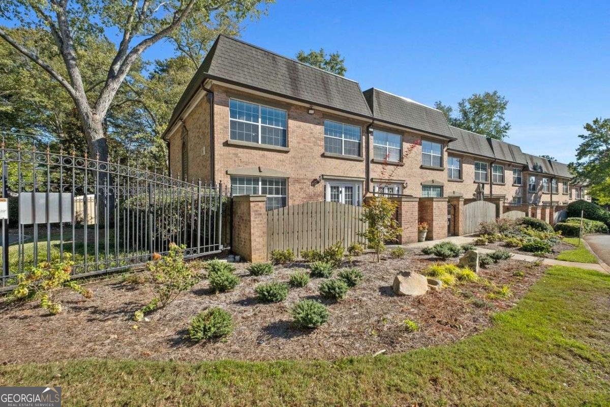 Stone Manor - Residential