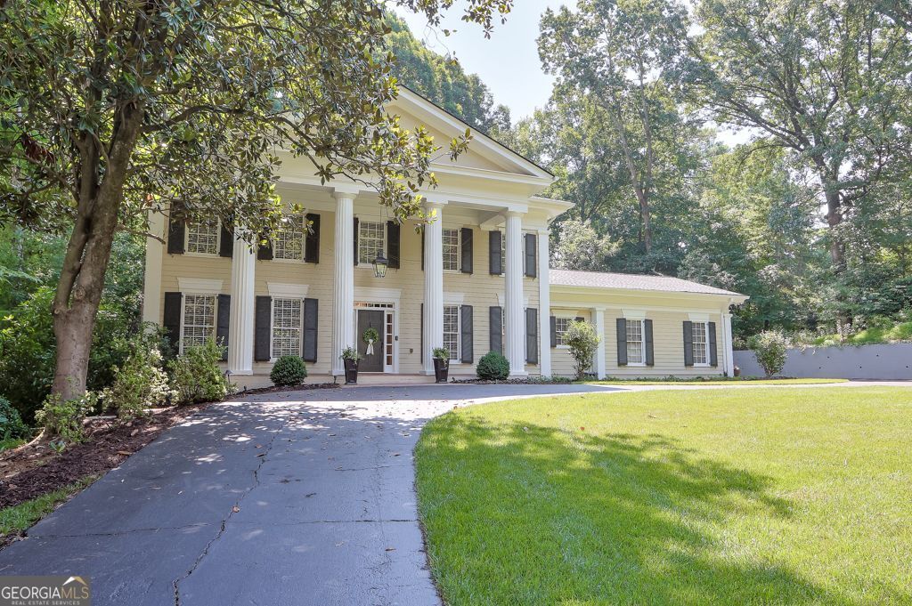 575 VALLEY HALL