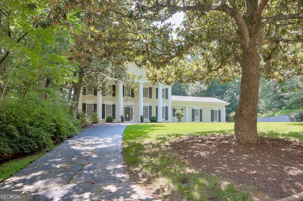 575 VALLEY HALL