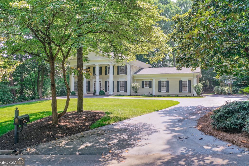575 VALLEY HALL