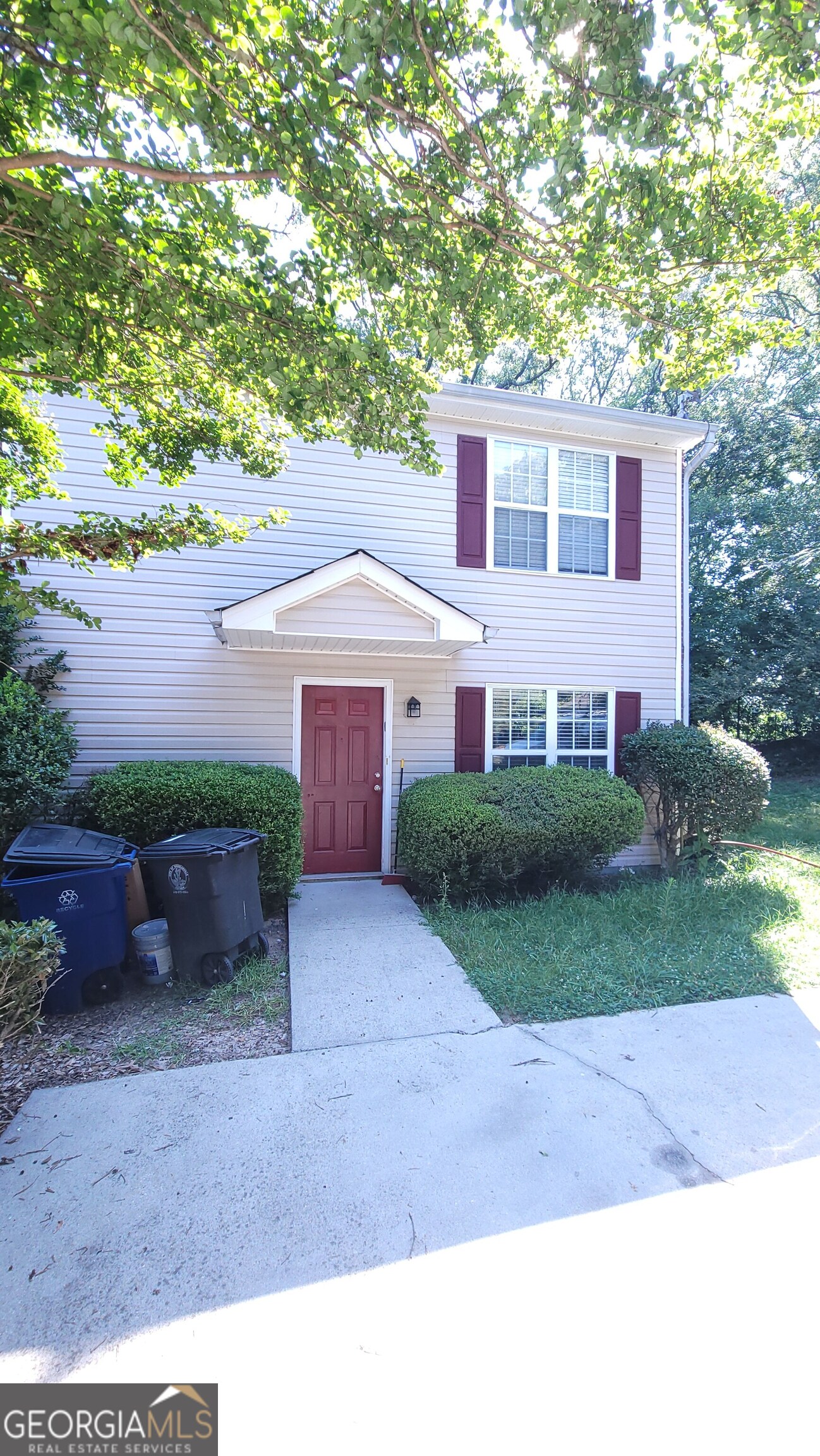Welcome to 8313 Max Court - a charming, well-maintained two-story end-unit townhome located in a quiet, established community in Douglasville, GA. This spacious 3-bedroom, 2-bathroom home offers comfort, convenience, and privacy with only one shared wall. Step inside to a bright and inviting living room, perfect for relaxing or entertaining. The adjacent kitchen and cozy dining area offer a practical layout ideal for everyday meals and gatherings. Upstairs, you'll find three generously sized bedrooms, including a primary suite with an ensuite bathroom and ample closet space. As an end unit, this home enjoys extra natural light and a bit more outdoor space, adding to the appeal. Enjoy easy access to shopping, dining, schools, and I-20-making commutes to Atlanta and surrounding areas a breeze. Key Features: 3 Bedrooms 2 Bathrooms Two-story End Unit Bright Living Room Kitchen with Dining Area Washer/Dryer Hookups Central Heating & Air Convenient Location Near I-20 ?? Location: Douglasville, GA ?? Rent: $1,600/month ?? Availability: Move-in ready! Don't miss this opportunity to make 8313 Max Ct your next home. Schedule your tour today! No sign on property.