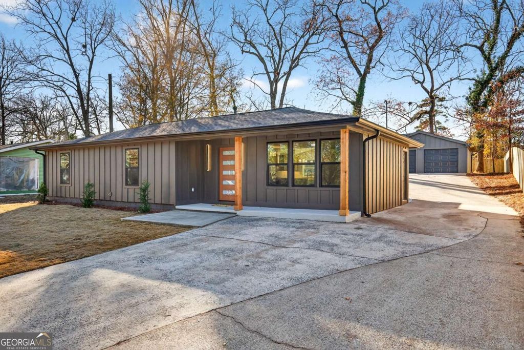 Photo of 2720 Ivanhoe Lane SE, Smyrna, GA 30082 (MLS # 10660404)