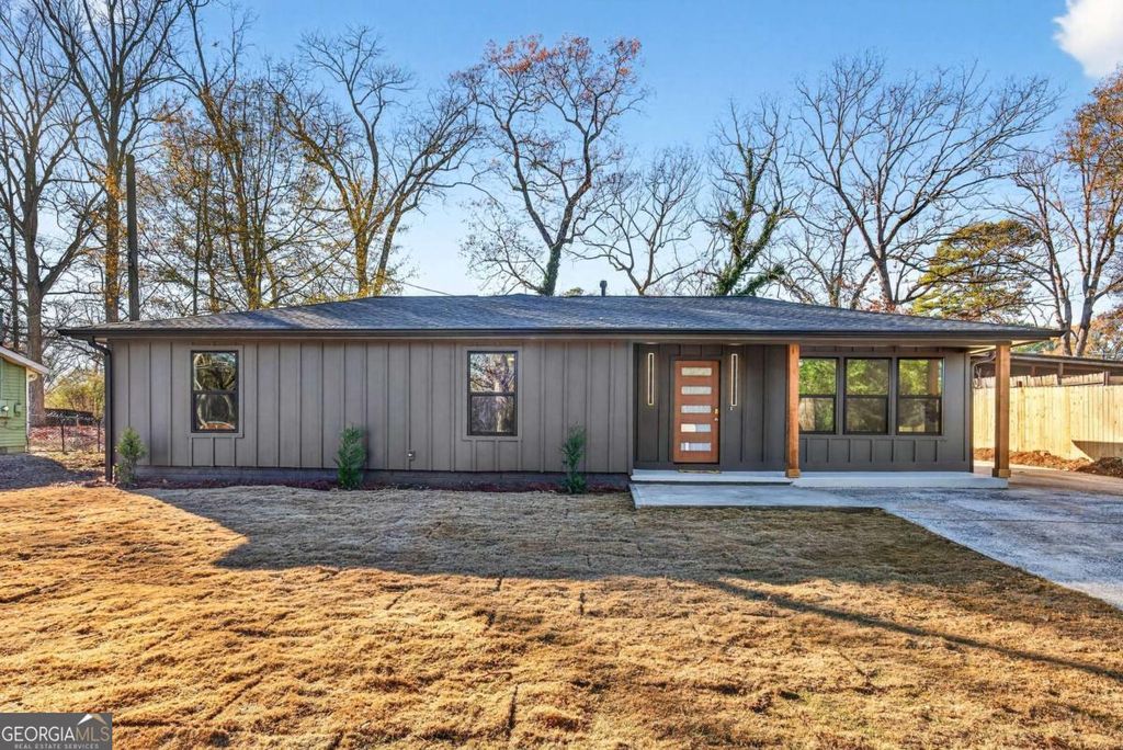 Photo of 2720 Ivanhoe Lane SE, Smyrna, GA 30082 (MLS # 10660404)