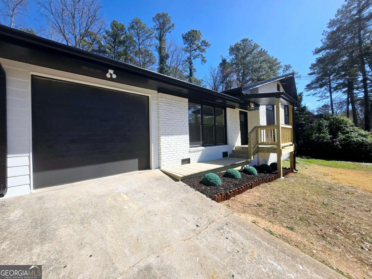 2400 Glenrock DR