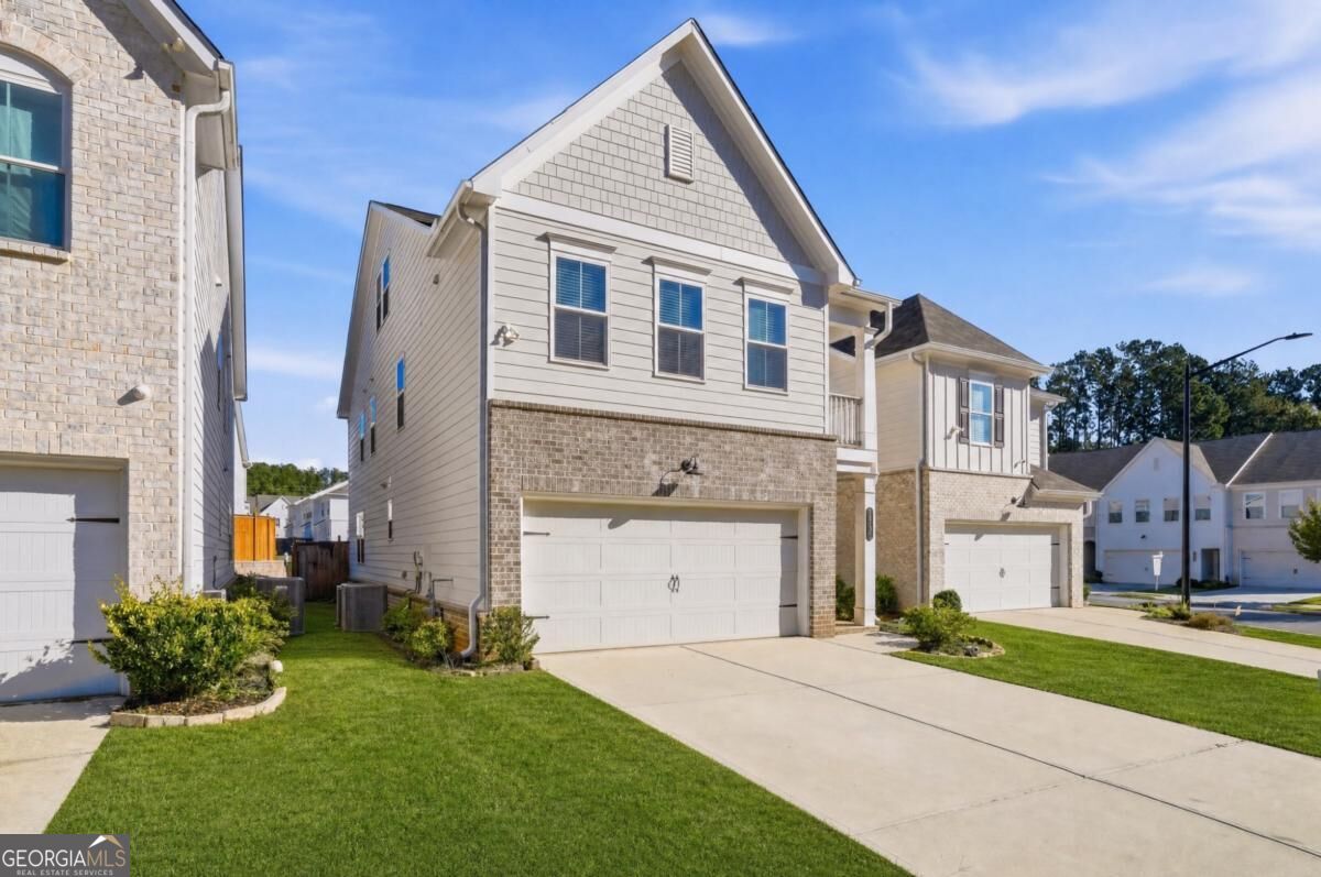 3723 Silvery WAY