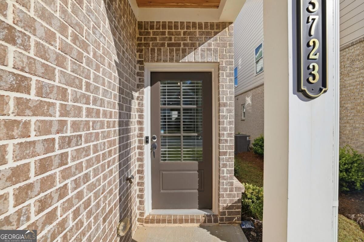 3723 Silvery WAY