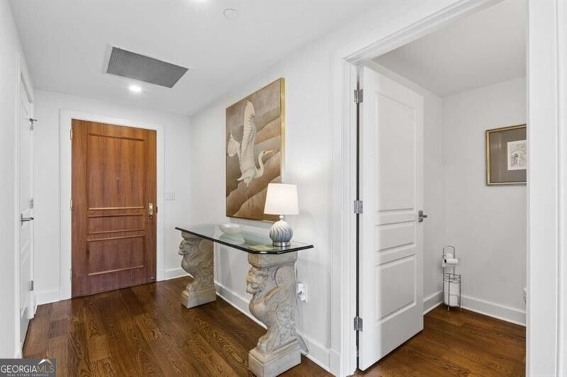 700 Park Regency PL NE 1604