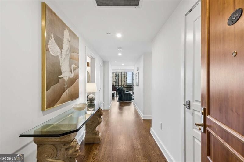 700 Park Regency PL NE 1604
