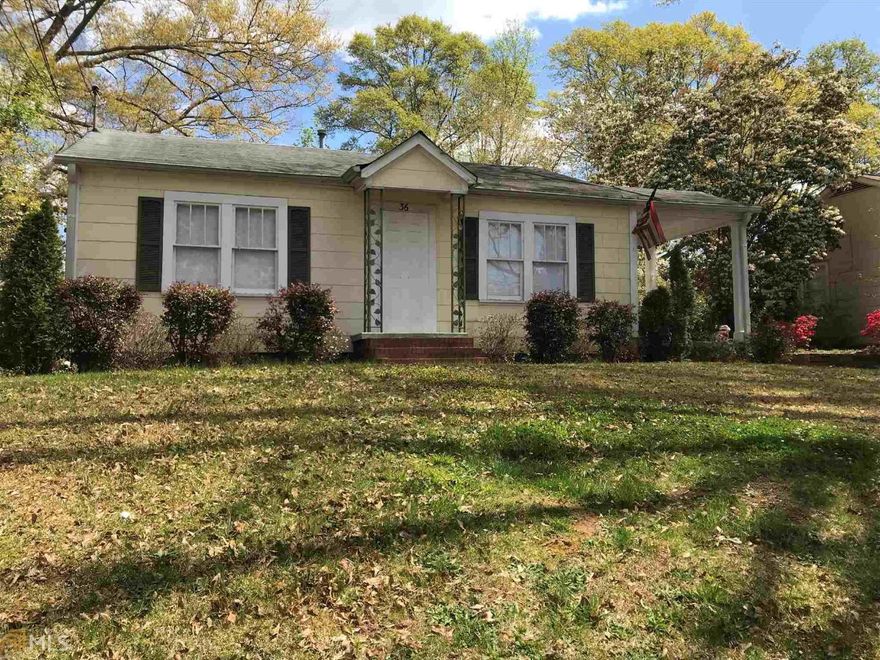 Beautiful Bungalow in Downtown Newnan. Perfect Location to walk to schools, restaurants, and shopping. This home is complete with 3 bedrooms, 1 bathroom, and a private fenced in yard.