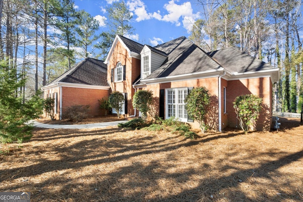 Location + New Carpet + New Paint!!! Come make this one home and enjoy the soaring ceilings and the screened patio for warm weather gatherings. The main level primary suite offers a retreat from your day and three upper level bedrooms provide unique spaces for you to make your own. Enjoy the fireside keeping room/den that is connected to the open kitchen and casual dining area. Formal dining is also available adjacent to the two-story living room that opens to the patio. This home is located on a cul-de-sac street that provides peace and quiet. Well rated Cobb County Schools serve this property and the location is super convenient to shopping and dining as well as access to the Windy-Mac connector. This one is waiting for you to call home!