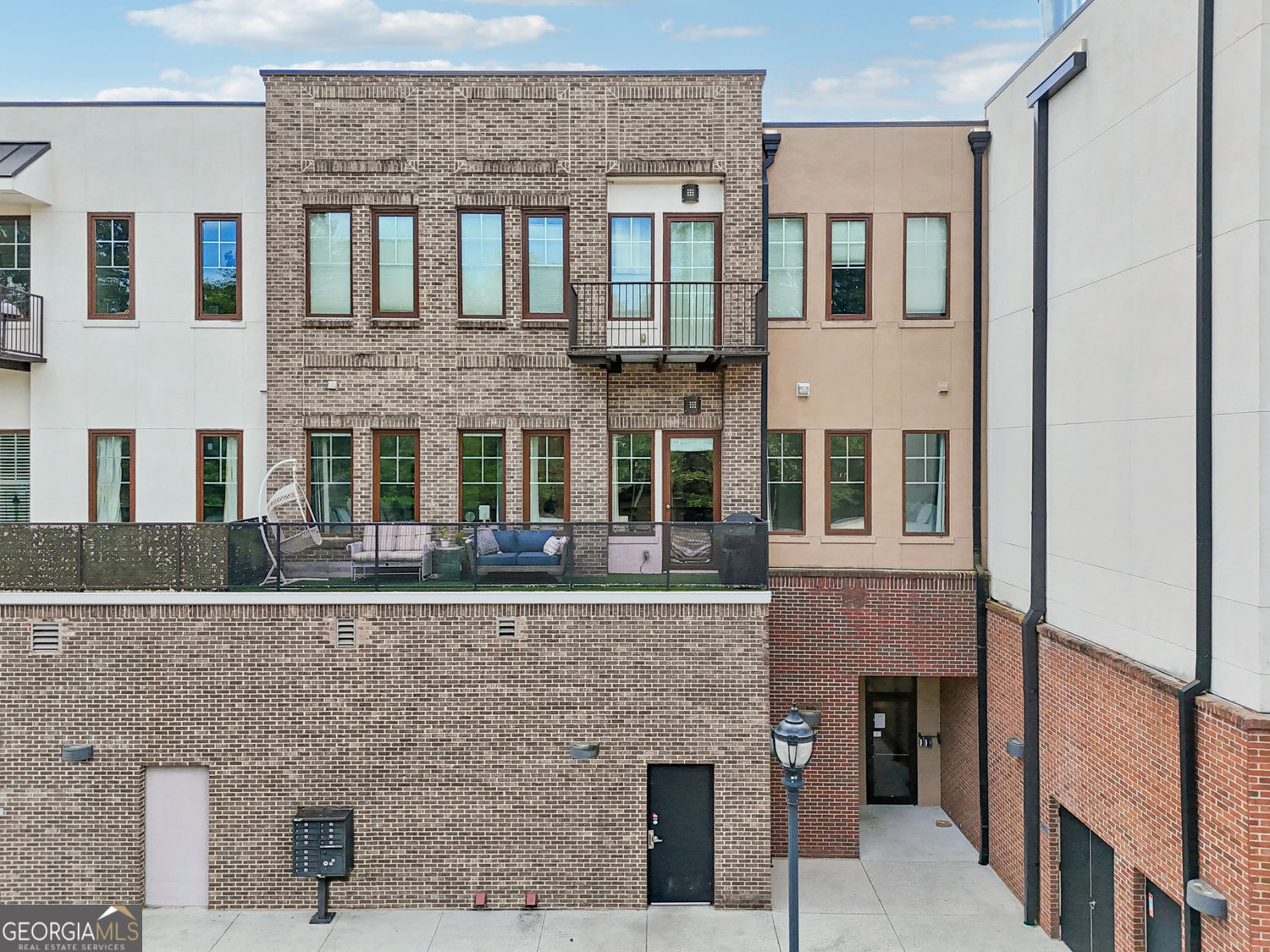 VILLAGE PLACE BROOKHAVEN - Residential