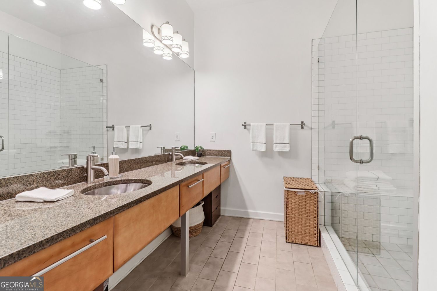 VILLAGE PLACE BROOKHAVEN - Residential