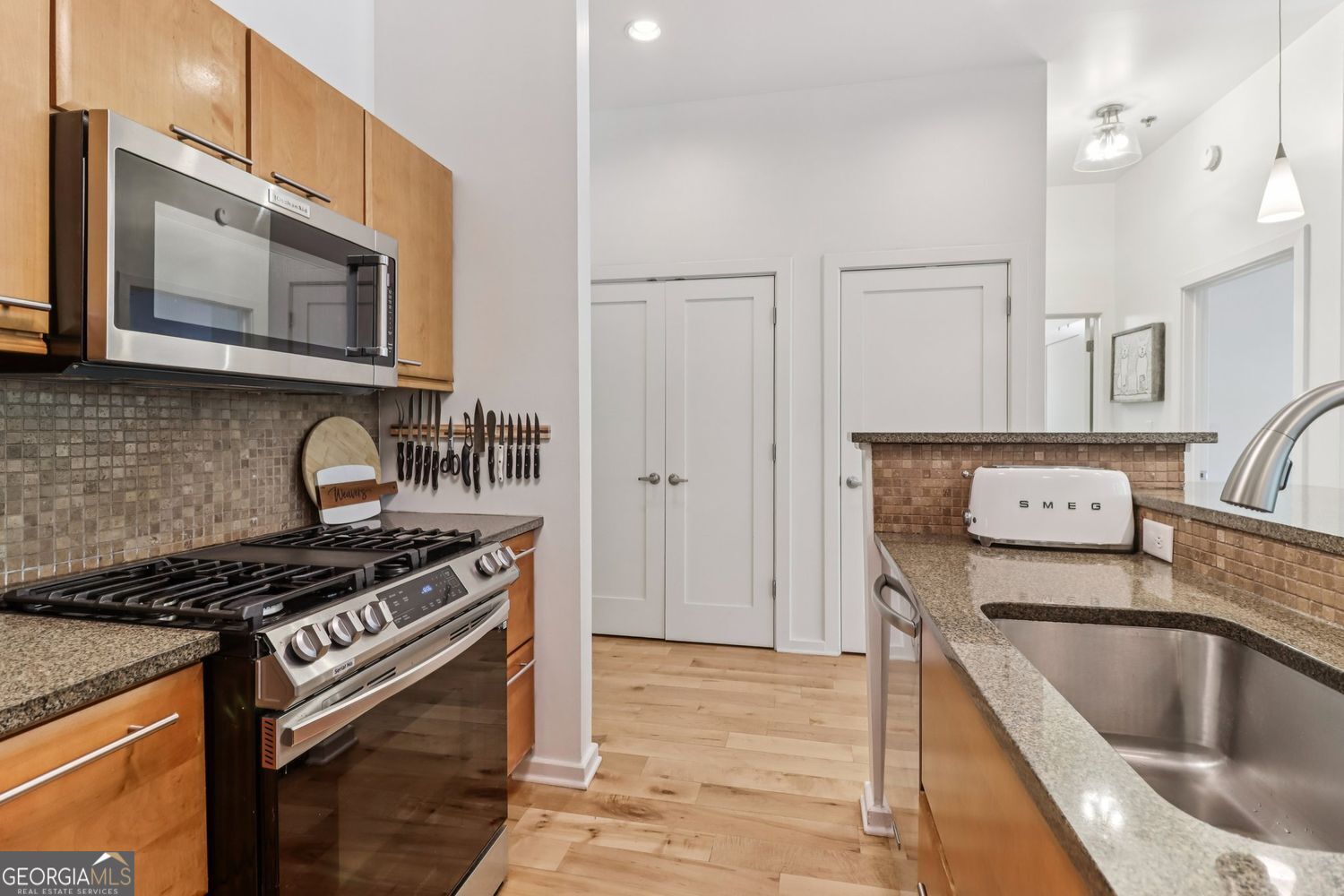 VILLAGE PLACE BROOKHAVEN - Residential