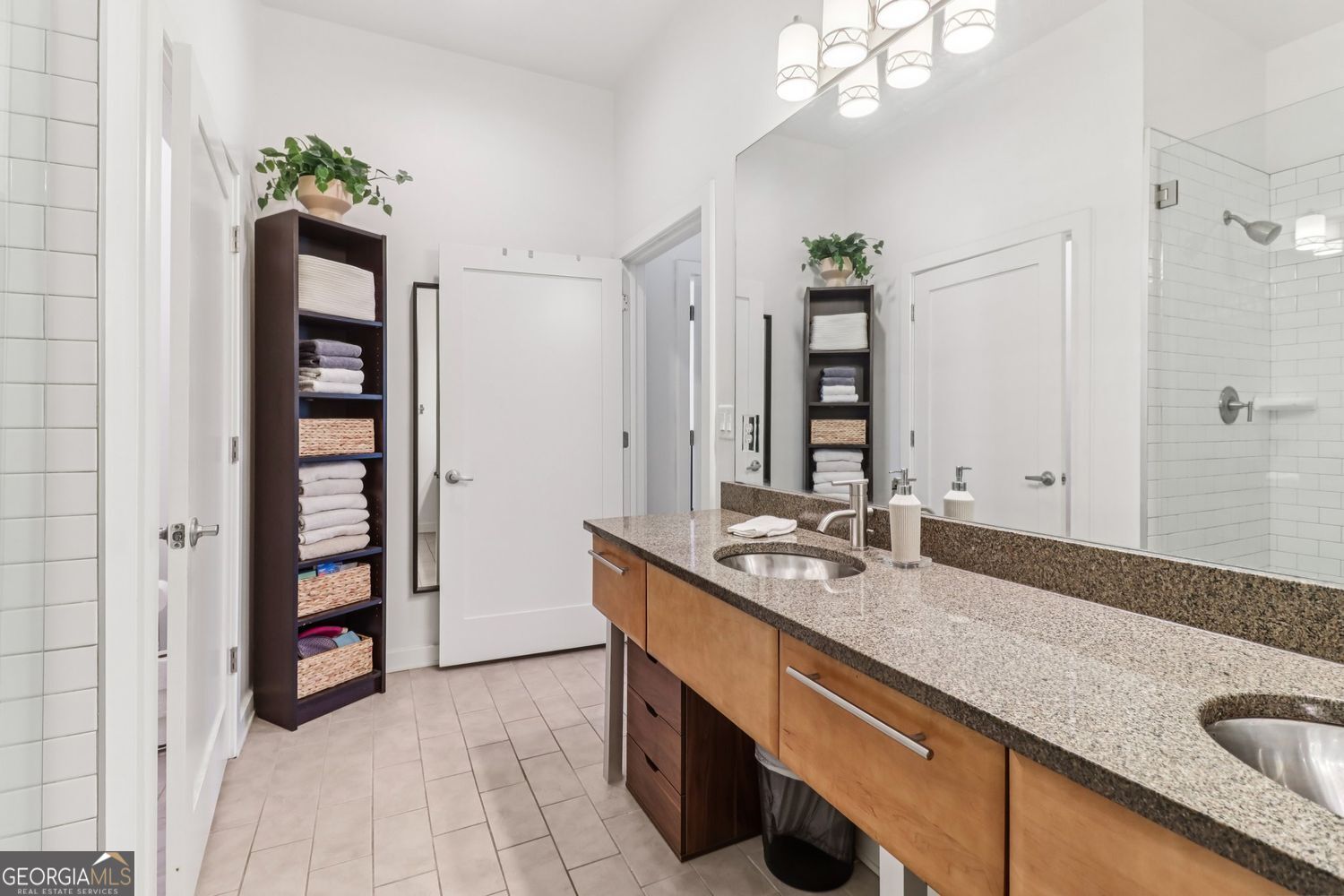 VILLAGE PLACE BROOKHAVEN - Residential