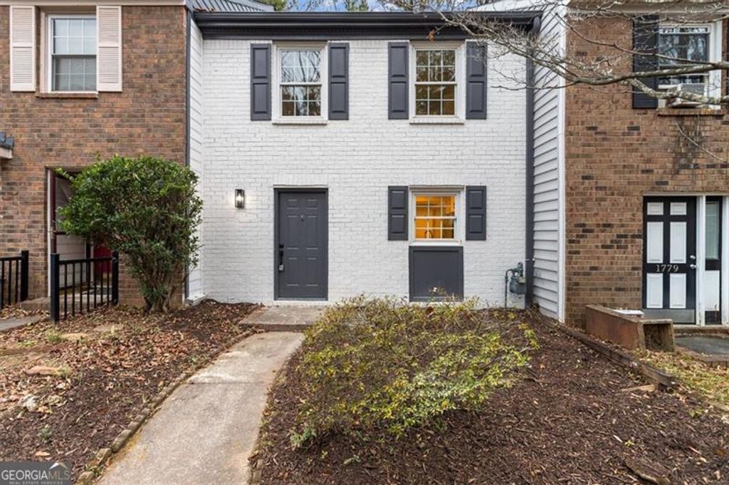 Photo of 1777 TWIN BROOKS Dr, Marietta, GA 30067 (MLS # 10656874)