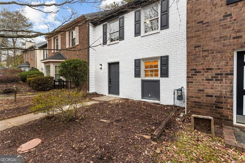 Photo of 1777 TWIN BROOKS Dr, Marietta, GA 30067 (MLS # 10656874)