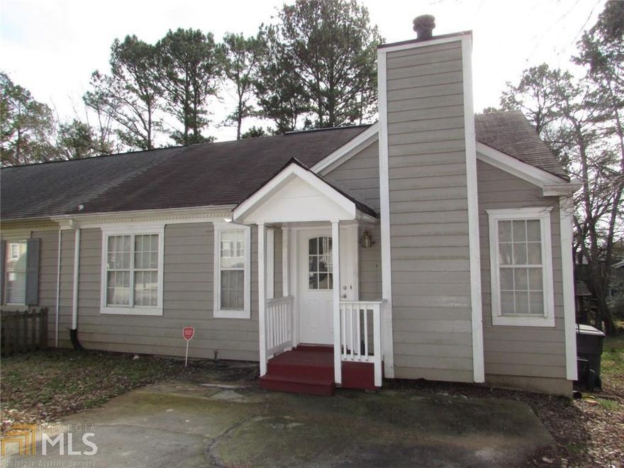 AMAZING OPPORTUNITY FOR ONE LEVEL LIVING-END UNIT-3 BEDROOM 2 FULL BATHS! HUGE VAULTED GREAT ROOM! PRIVATE BACKYARD! NEWER PAINT AND FLOORING, NEW REFRIGERATOR AND DISHWASHER! CONVENIENT LAUNDRY ROOM, LARGE BEDROOMS, LOTS OF STORAGE--GREAT LOCATION AND GOOD SCHOOLS!