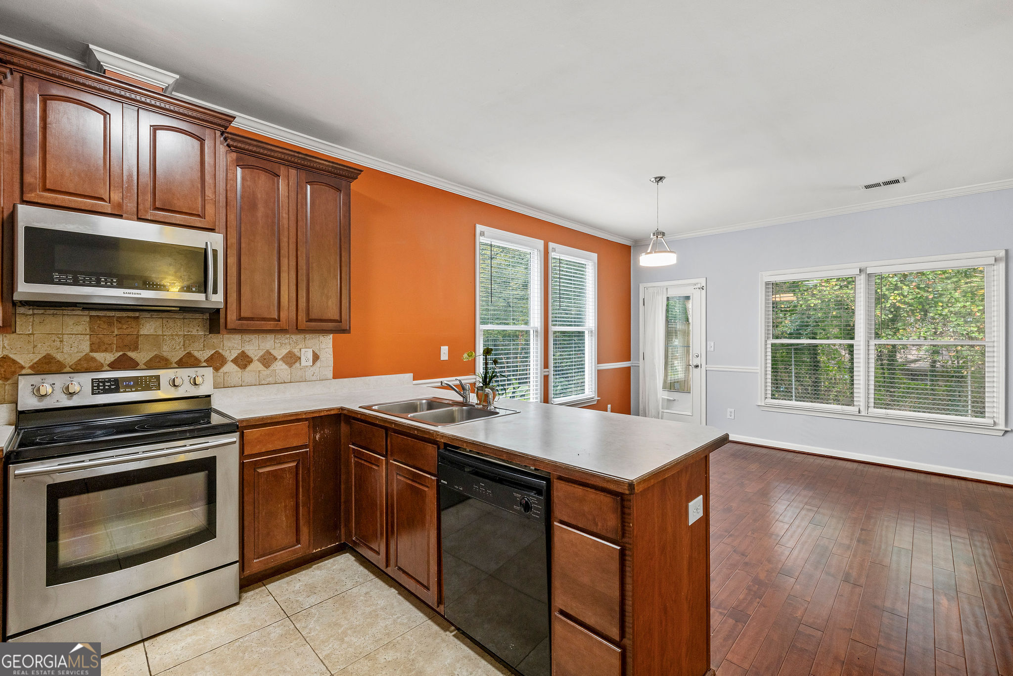 5323 Sherwin DR