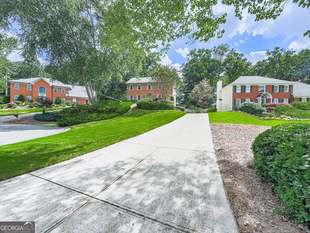 2826 Regents Park LN