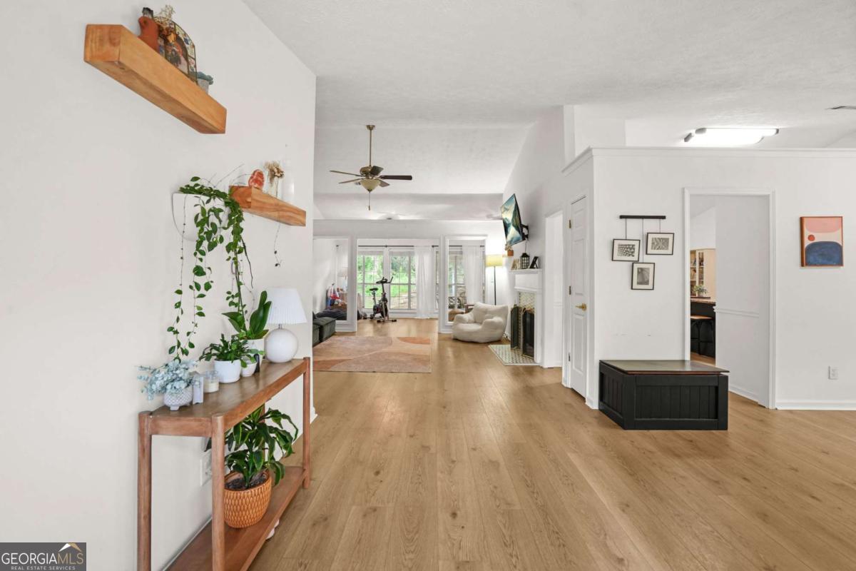 255 Paris DR