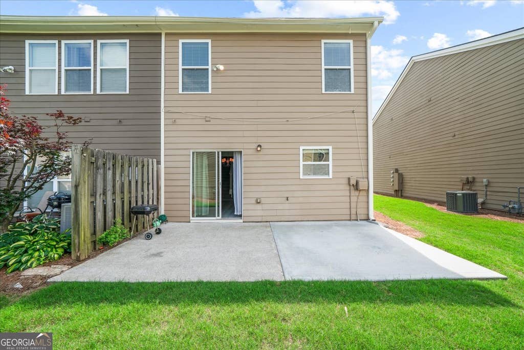 Photo of 2052 Lakeshore Overlook Drive NW, Kennesaw, GA 30152 (MLS # 10776956)