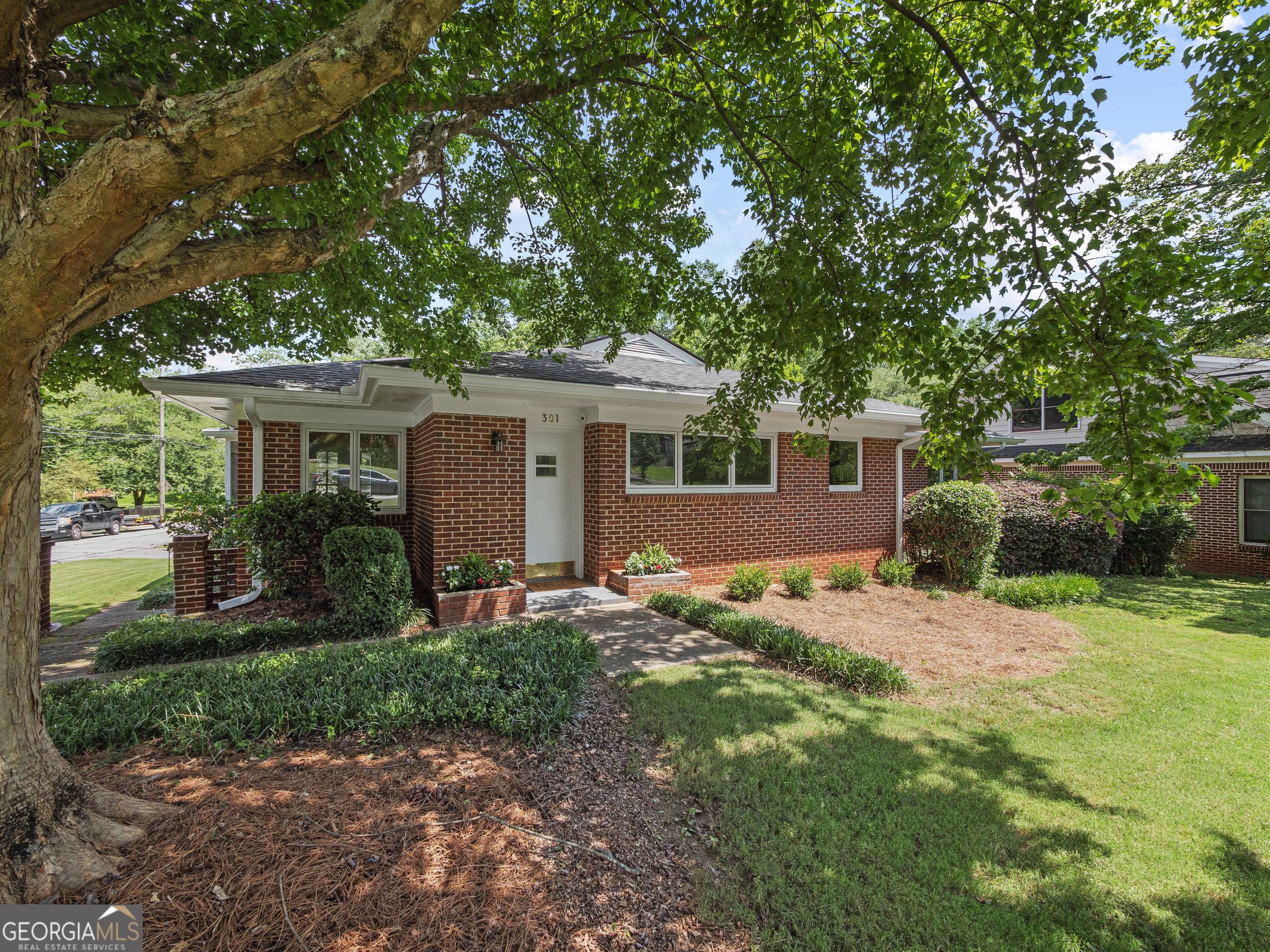 301 Parkway DR