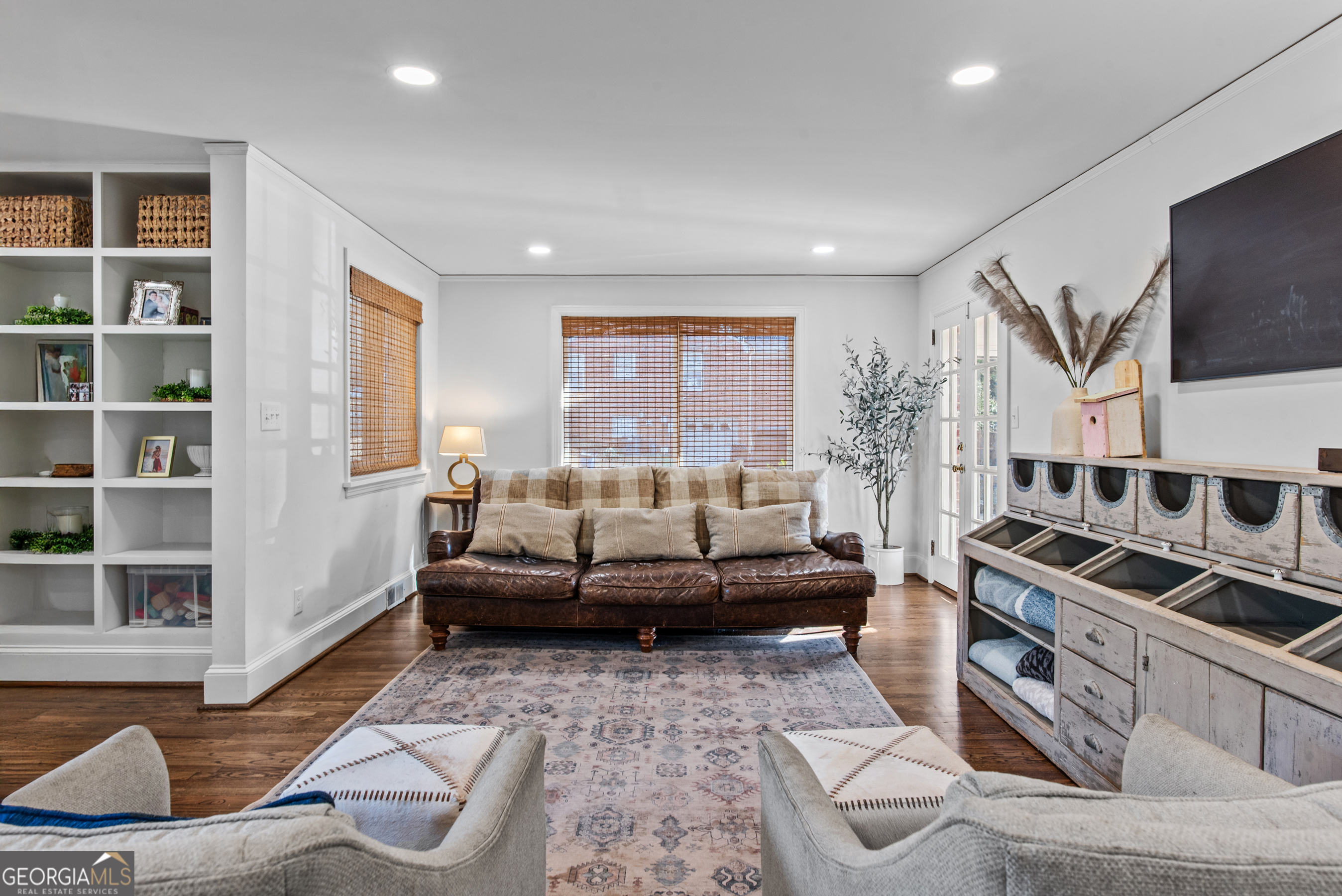301 Parkway DR