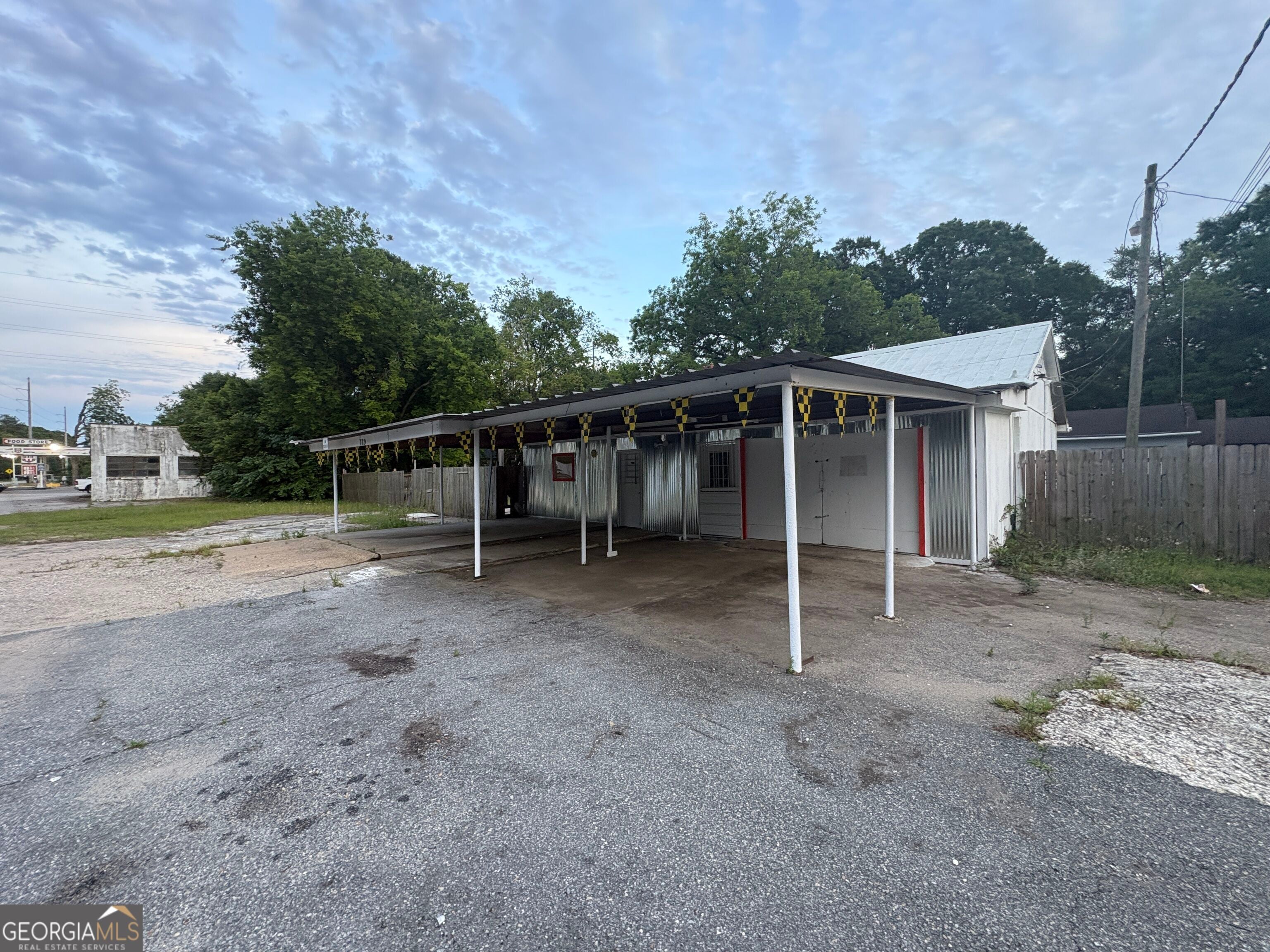 1328 Broad AVE