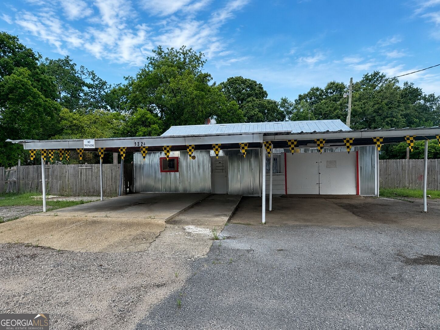 1328 Broad AVE